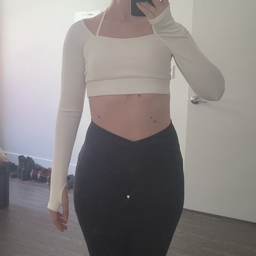 Halara Ribbed Halter Strap Thumb Hole Cropped Yoga Sports Top